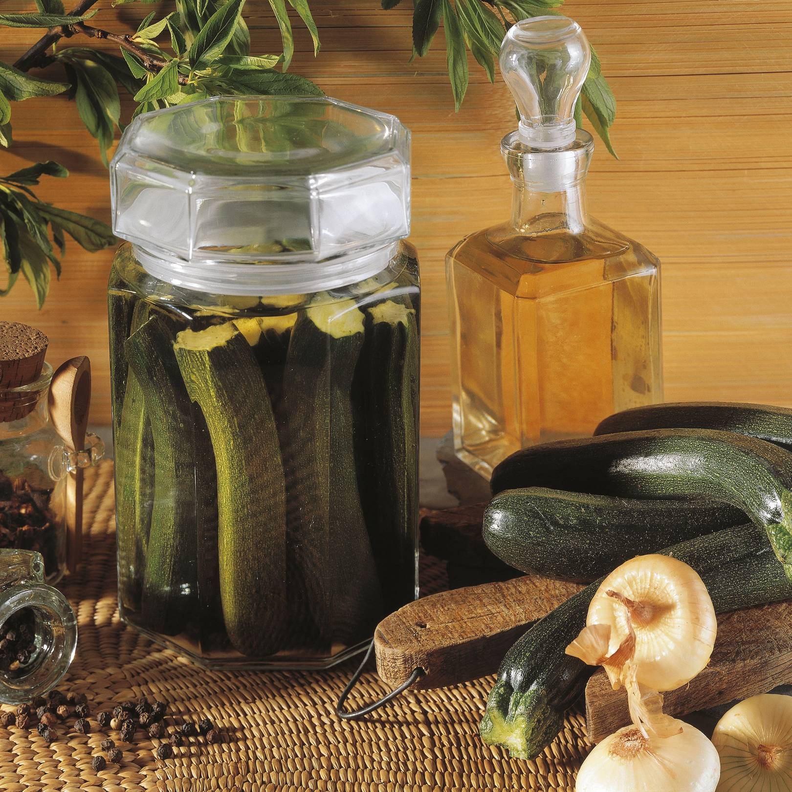 Házi savanyított cukkini.