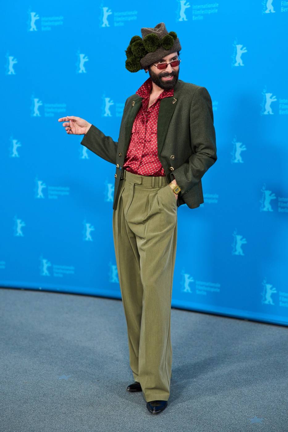 Conchita Wurst ma már nem szokott hosszú parókát viselni, teljesen másképp néz ki, mint egykor a Rise Like a Phoenix-et énekelve.