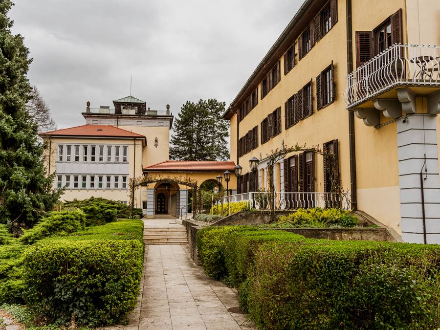 Az épület neoreneszánsz stílusú