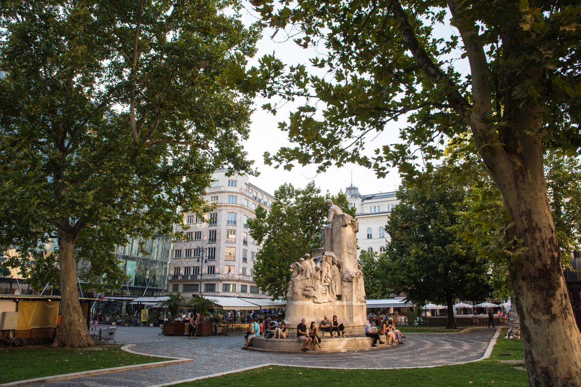 vorosmarty-ter korosi-tamas 20140901