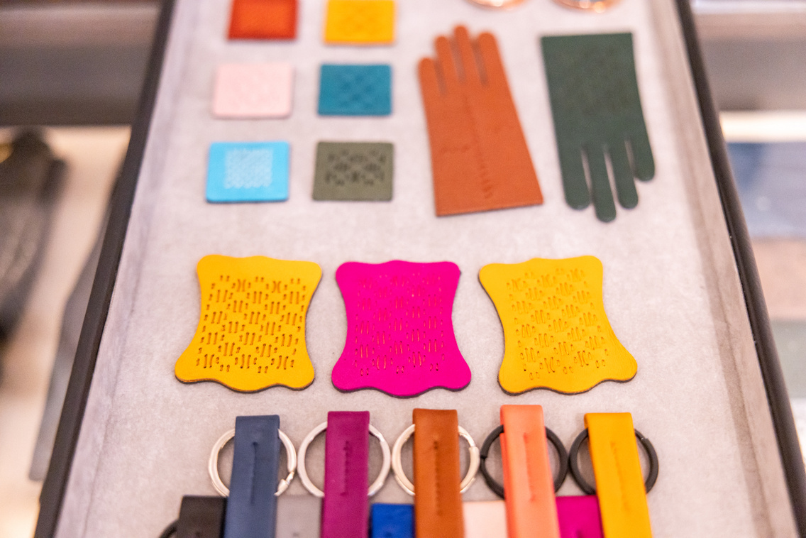 Maradék anyagok felhasználásával készült hűtőmágnes, kulcstartó