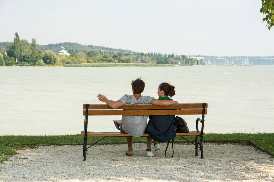Lebontanak egy épületet, bővül a bejárható vízparti szakasz Balatonkenesén