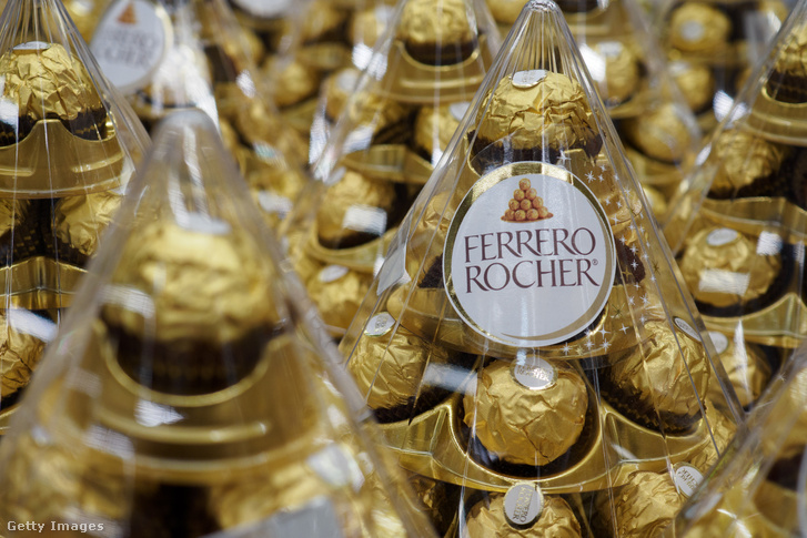 Ferrero Rocher cukorkák egy bolt polcán