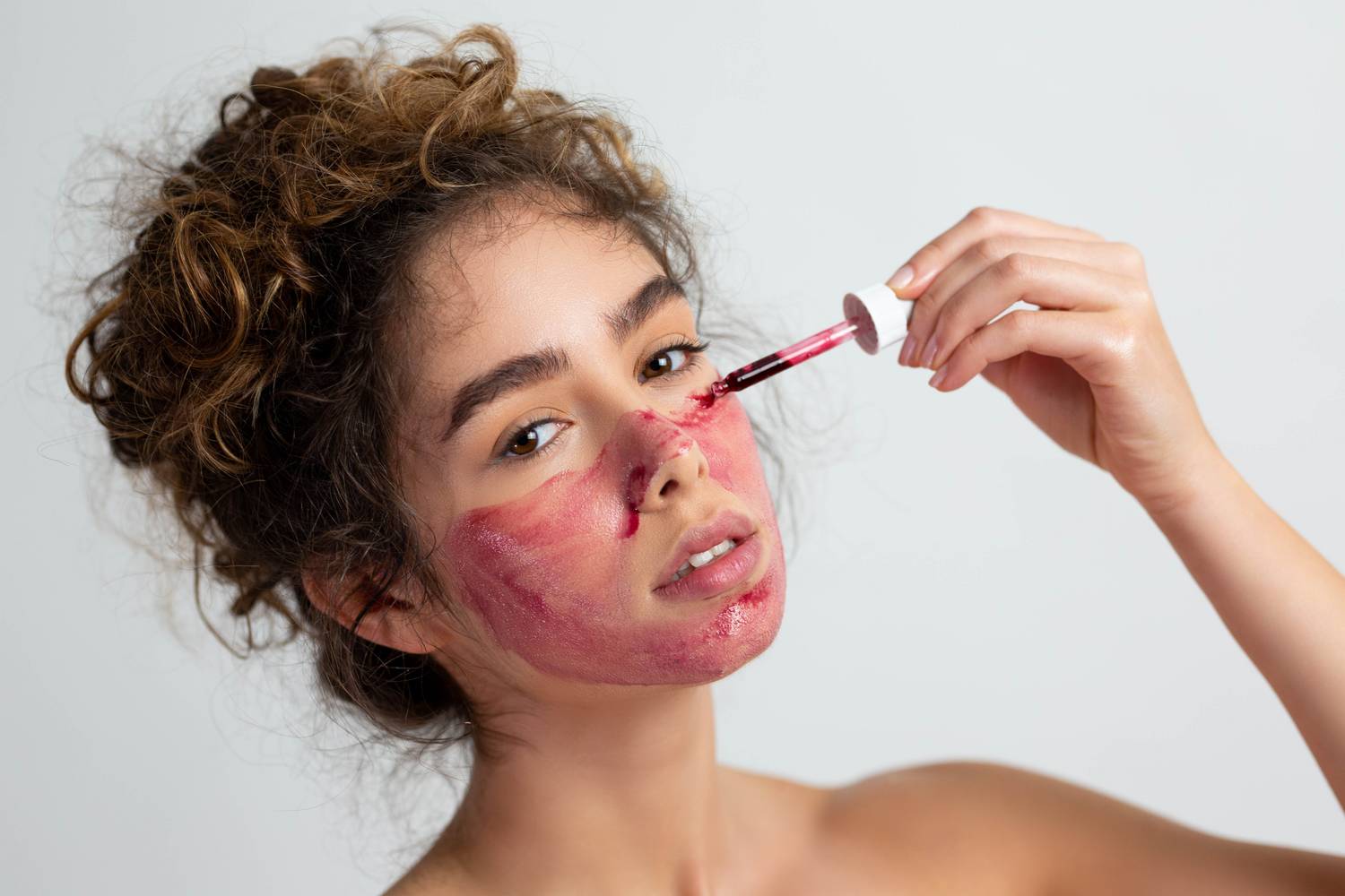 menstruációs vér arcmaszk