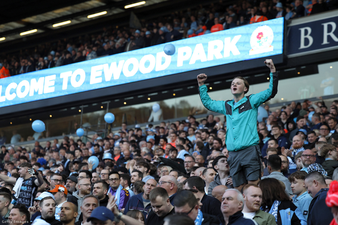Több mint nyolcezer drukker kísérte el a 160 kilométeres túrára a Coventry Cityt
