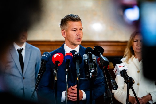 Álló ovációval fogadták Magyar Pétert az Európai Néppárt ülésén