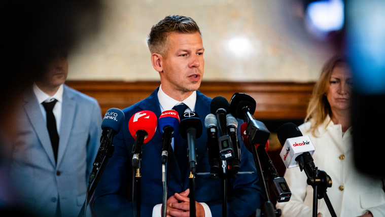 Álló ovációval fogadták Magyar Pétert az Európai Néppárt ülésén