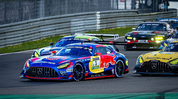 Iszonyúan peches Verstappen, megint az élről bukott győzelmet