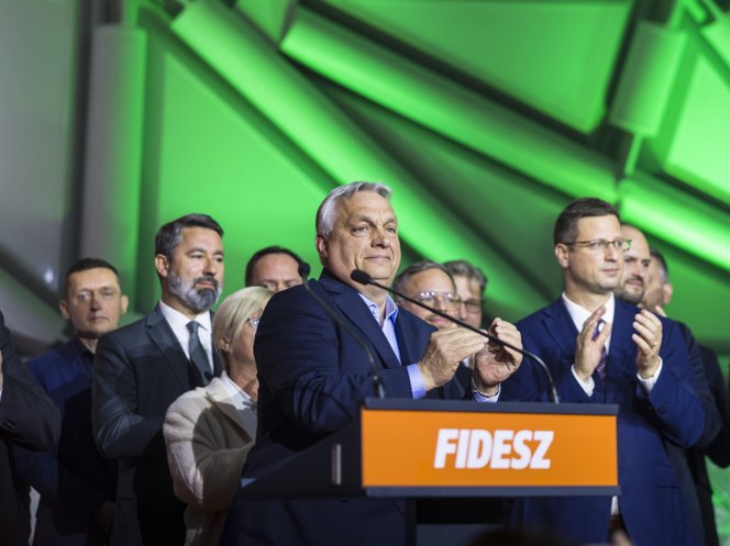 Hamarosan eldől, hogy Orbán Viktorra Trump vagy Berlusconi útja vár-e