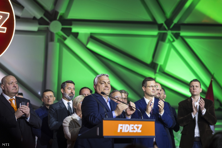 Érezhető volt a döbbenet a fideszes eredményvárón, a Mediánon kívül senki sem találta el a végeredményt