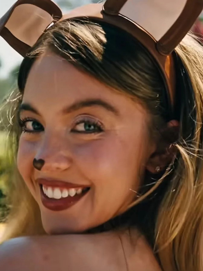Meztelenre vetkőzött Sydney Sweeney