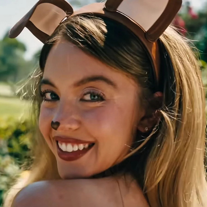 Meztelenre vetkőzött Sydney Sweeney