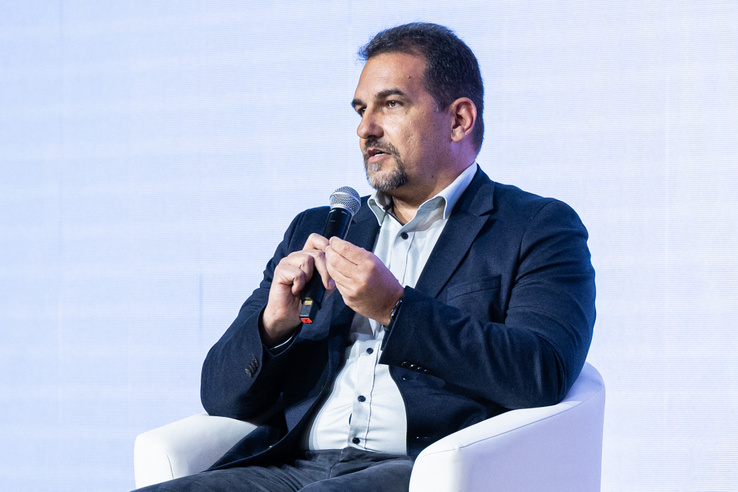 Egy „büszke parasztra” vár, hogy helyrehozza az elmúlt 36 év „bűneit”