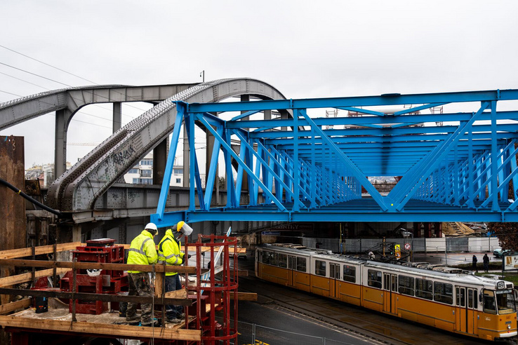 Elsüllyedt a budapesti alagút és az ötös metró, a HÉV romokban: nehéz lesz helyrehozni a gigantikus károkat
