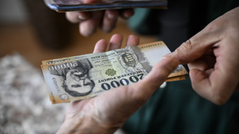 Tovább nyílik az olló az átlagos nyugdíj és az átlagfizetés között