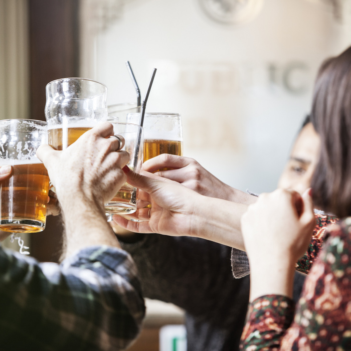 Itt a válasz, ezért vörösödhet ki a bőr alkoholfogyasztás közben