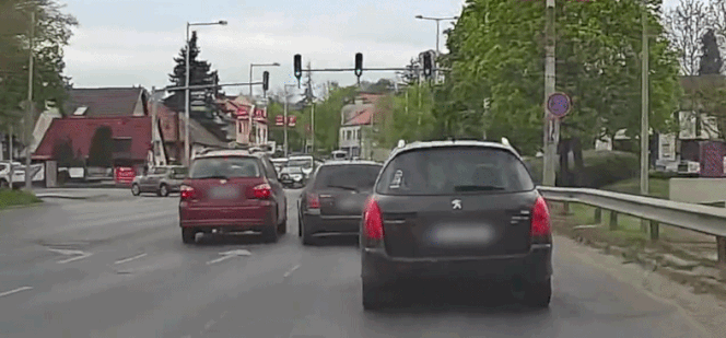 Nekiment egy Toyotának, majd elhajtott a helyszínről egy sofőr Szentendrén