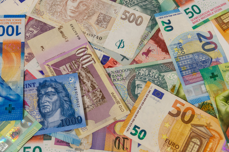 Korai még temetni a készpénzt