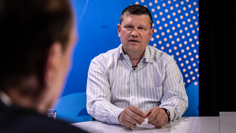 Megtalálta a bukás okát a&nbsp;fideszes politikus, aki 24&nbsp;képviselőt búcsúztatna