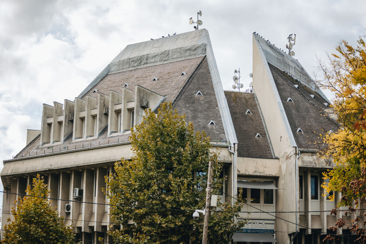 Mikor a Szárnyas fejvadász beköltözik a&nbsp;panelba – Késő modern furcsaság Soroksáron
