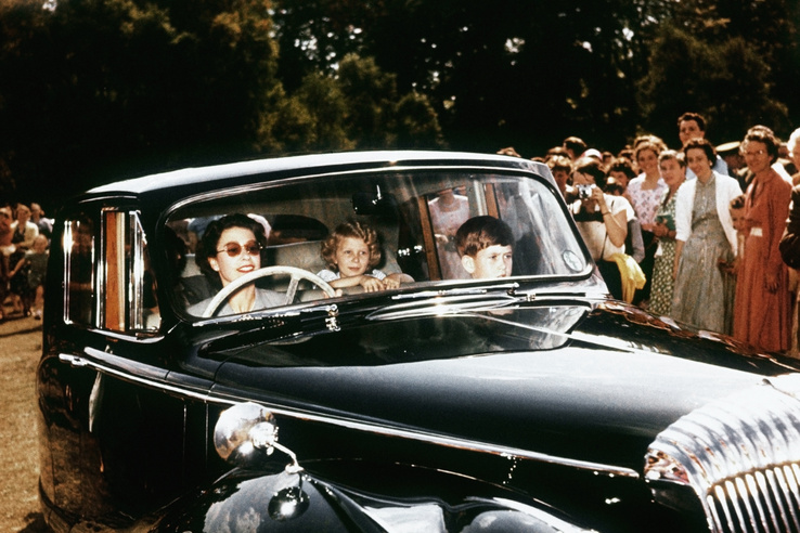 Száz éve született II. Erzsébet királynő