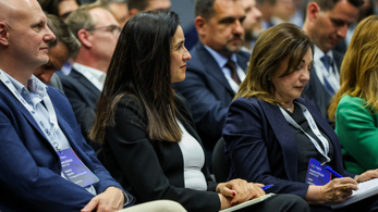 A „másik Orbán”, aki Nyugatra kormányozna – de már most célkeresztben van: Portré Orbán Anitáról