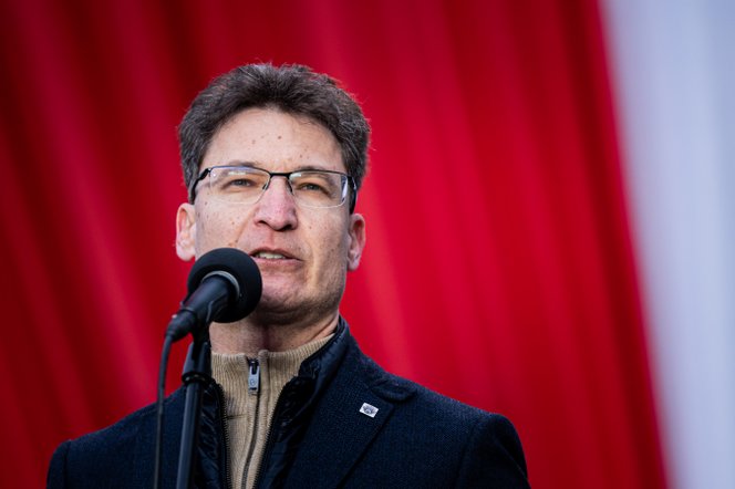 Cser-Palkovics András nem lép vissza, Székesfehérvár polgármestere nem fogadja el Magyar Péter felszólítását