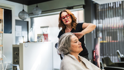 Az 50 feletti nők odáig vannak ezért a rövid frizuráért: éveket fiatalít