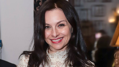 Az 51 éves Zséda dekoltázsa a melle alá ért: brutál kihívó ruhát vállalt be