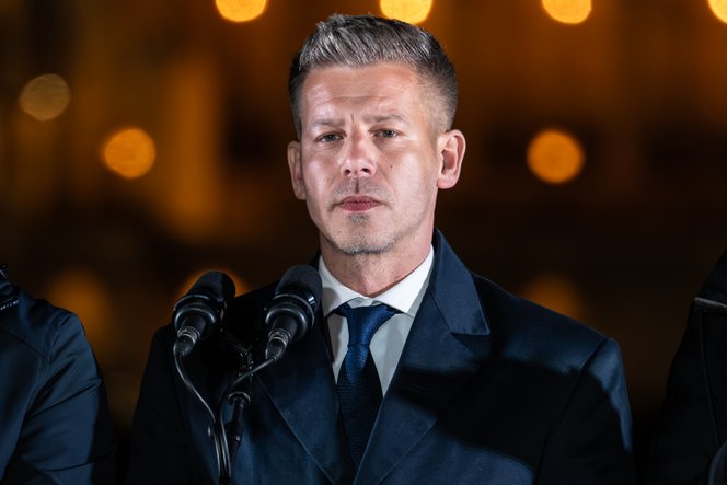 BBC: pendrive-okat adnának át minisztériumi dolgozók a Tisza Pártnak, hogy megtarthassák állásukat