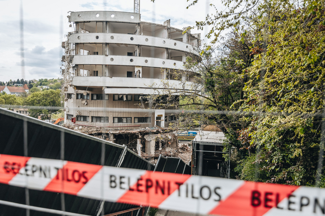 korszallo bontasa 260421 majorkata-17