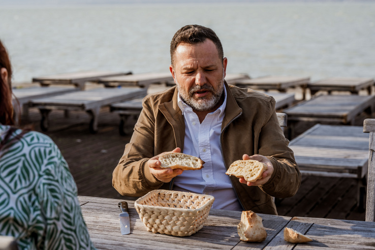 112 éves kovásszal dolgozik, napokon belül új pékbisztrót nyit a Balatonon