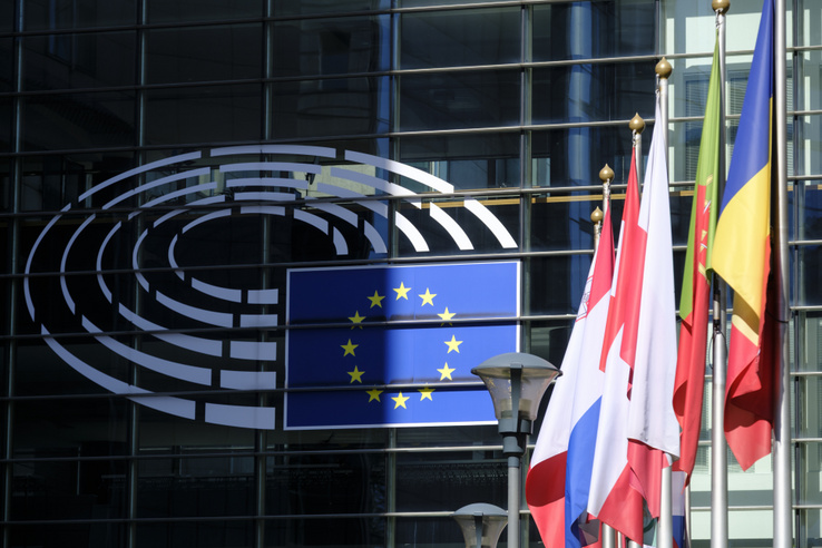 Újabb radikális döntést hozott az EU, ezt nem teszi zsebre egyik mobilgyártó sem