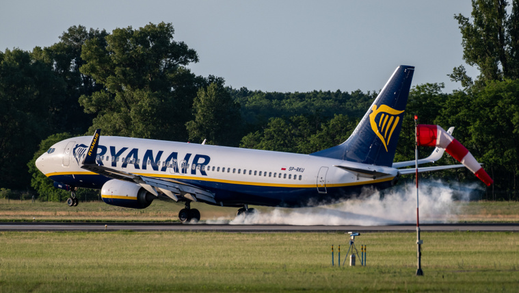 Szigorít a Ryanair, jelentős változás lesz a check-in pultoknál