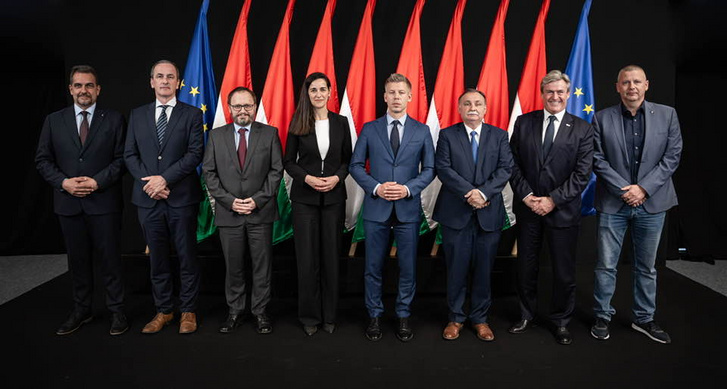 Bóna Szabolcs, Hegedűs Zsolt, Kármán András, Orbán Anita, Magyar Péter, Gajdos László, Kapitány István és Ruszin-Szendi Romulusz