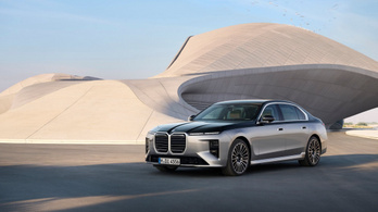 Neue Klasse technikával frissül a 7‑es BMW