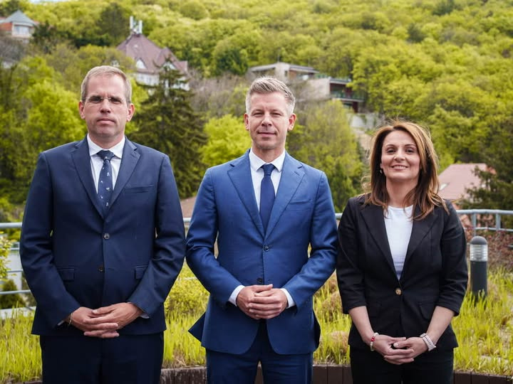 Ruff Bálint, Lőrincz Viktóriával és Magyar Péterrel
