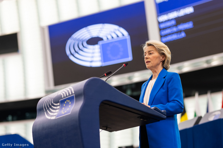 Ursula von der Leyen, az Európai Bizottság elnöke az Európai Parlament épületében beszédet tart 2026. január 21-én