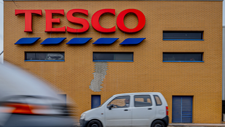 Több fővárosi Tesco bejáratára kerül lakat április végén