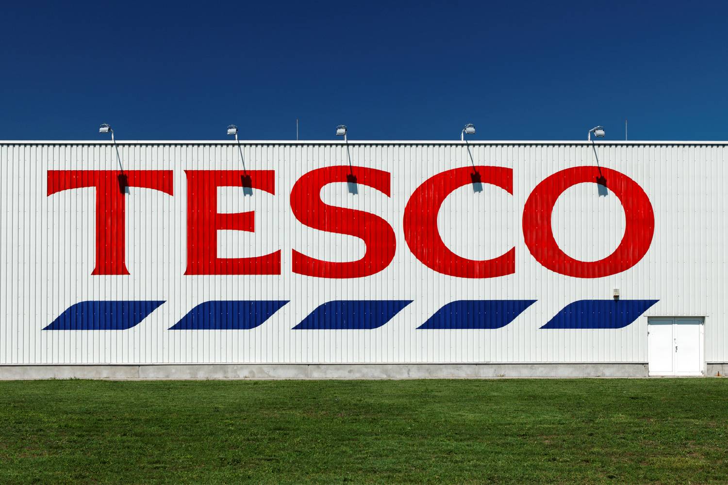 tesco bezár (2)
