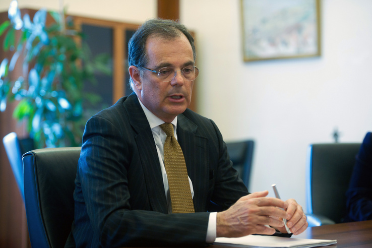 Robbant a botrány: az Erste hátrányos bánásmódról beszél, Simor András zsarolást állít