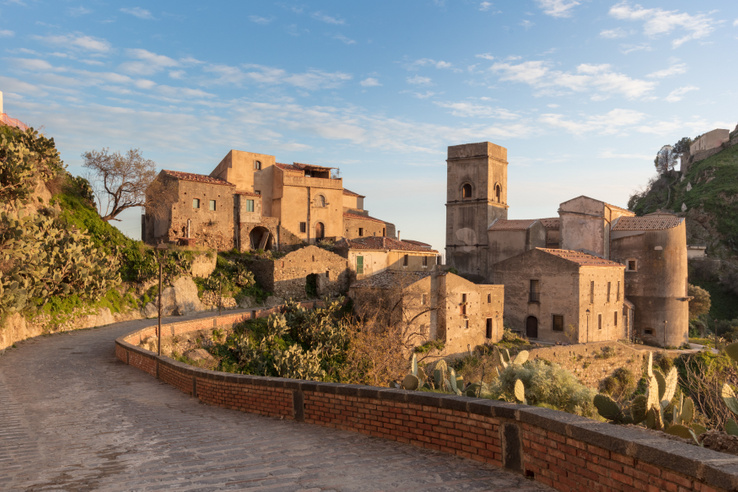 A szicíliai falu, ahol még ma is a&nbsp;Keresztapa a mindenható úr