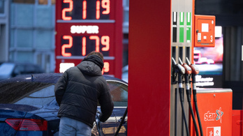 Brutálisan drágult az üzemanyag: hatalmas pofont kaptak az autósok