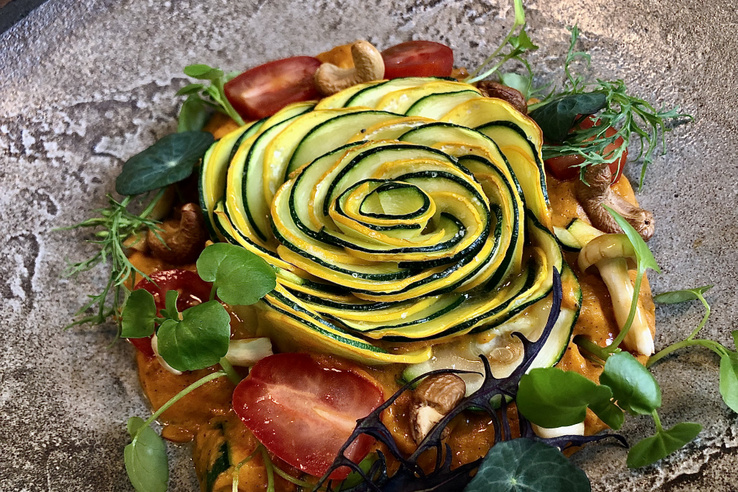 Nem olaszosodik a Nonloso a dörzsölt pocakú bronz rendőr mellett