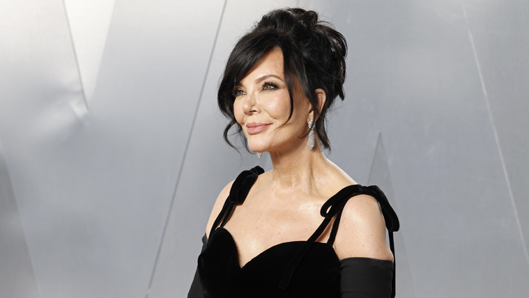 Megtelt az internet Kris Jenner arcképével, és azt is megtudtuk, miért