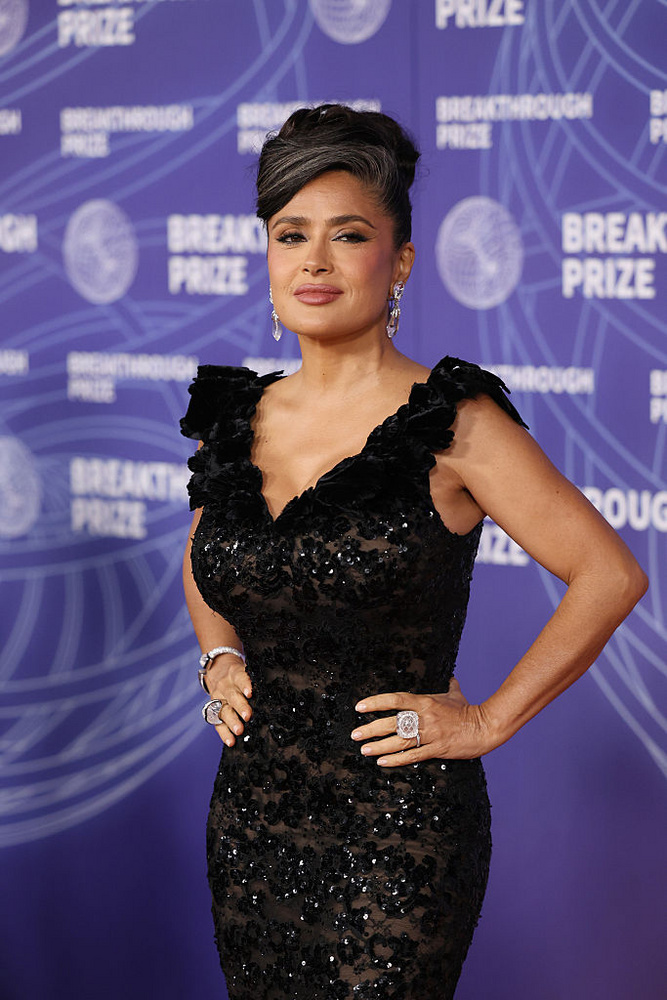 Salma Hayek59 évesen továbbra is aktív színésznő, mindeközben pedig befolyásos producer és aktivista is egyben