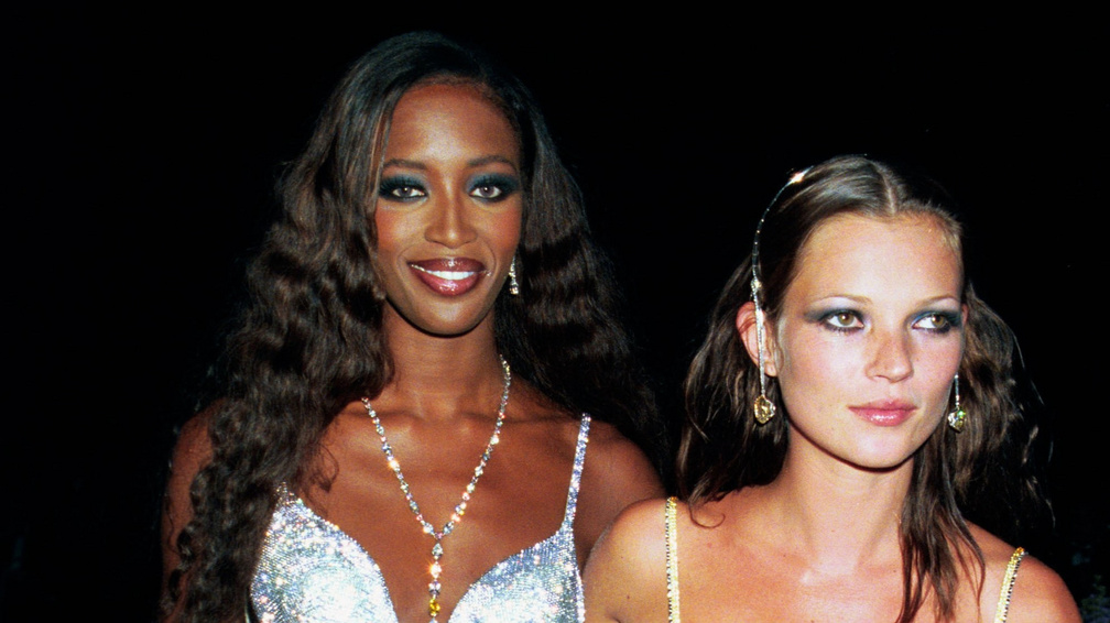 Régen és most: ennyit változtak az évek során a '90-es évek legdögösebb divatikonjai