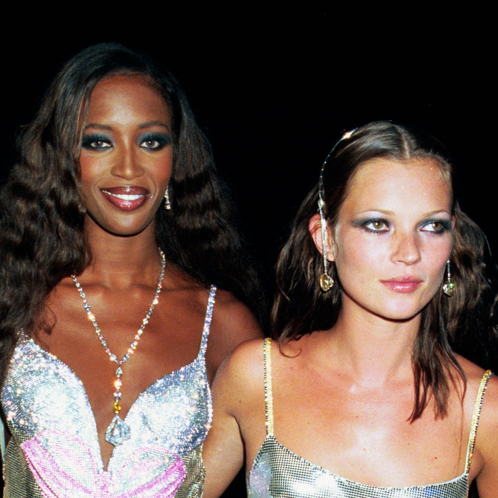 Régen és most: ennyit változtak az évek során a '90-es évek legdögösebb divatikonjai