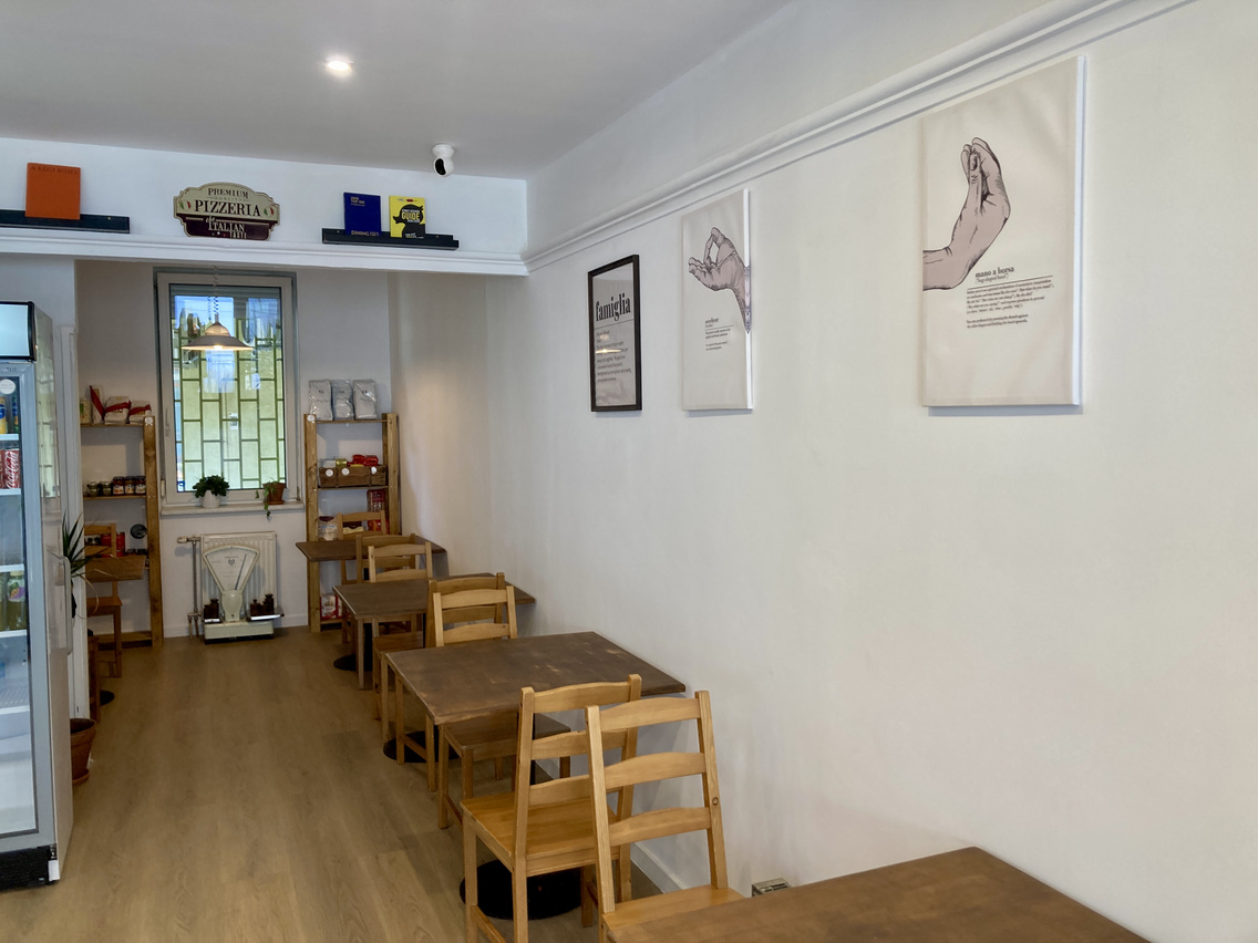 Az új bolt vendégtere