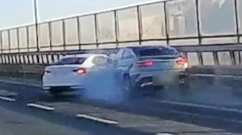 Meredek balesetet okozott egy figyelmetlen autós az M0-son